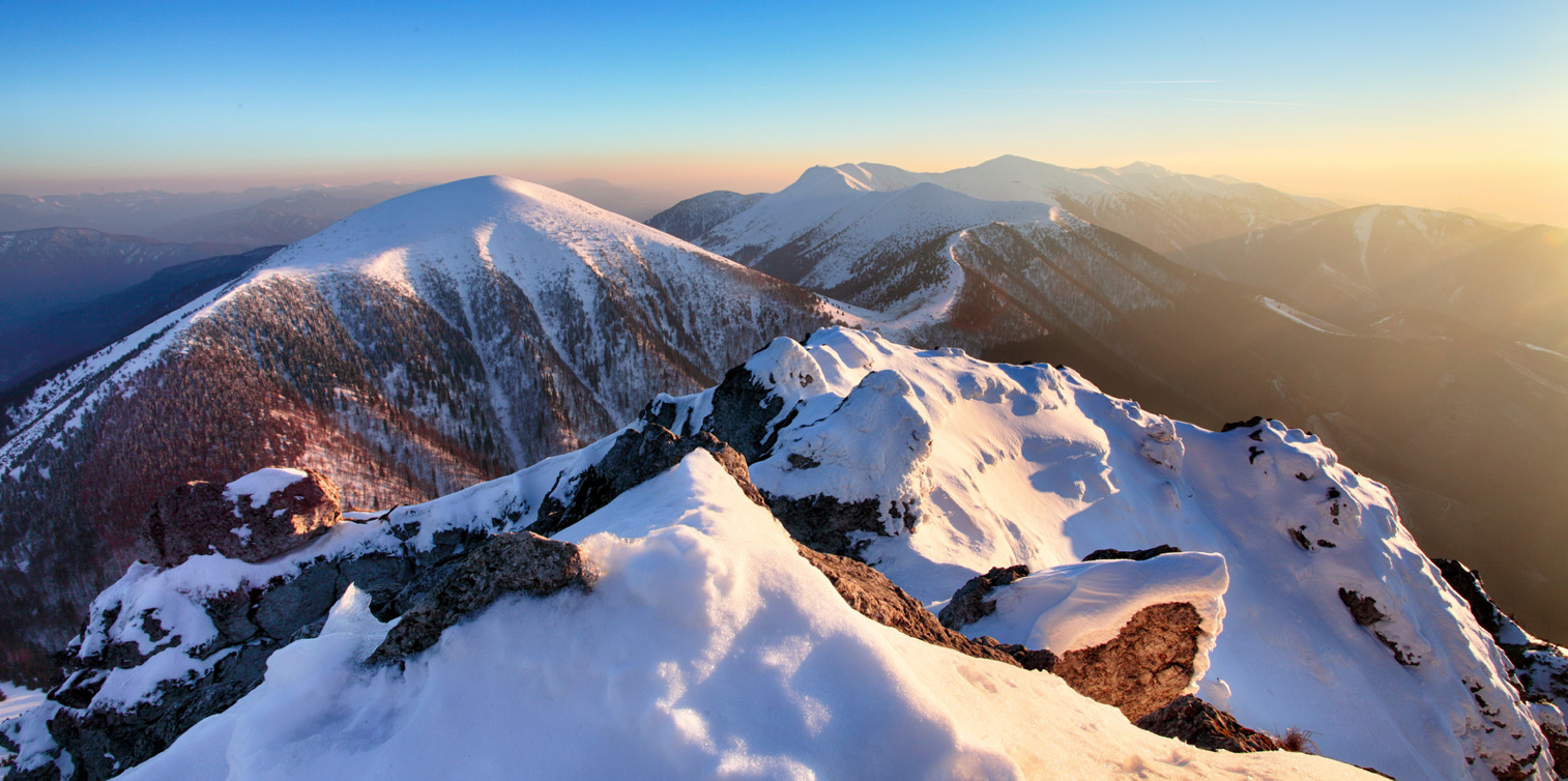 Cold weather camping: what not to wear. Mountains view